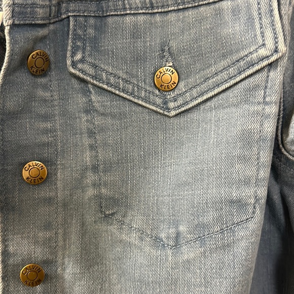 🔥🔥🔥NWT Calvin Klein Cropped Jean Jacket - Picture 4 of 12